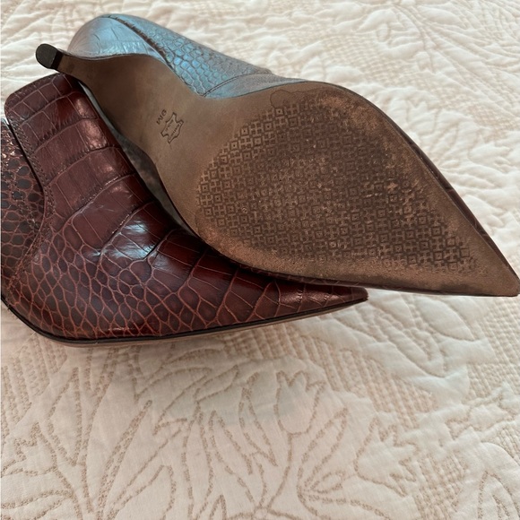 Tory Burch brown crocodile heels, size 9 - Picture 2 of 3
